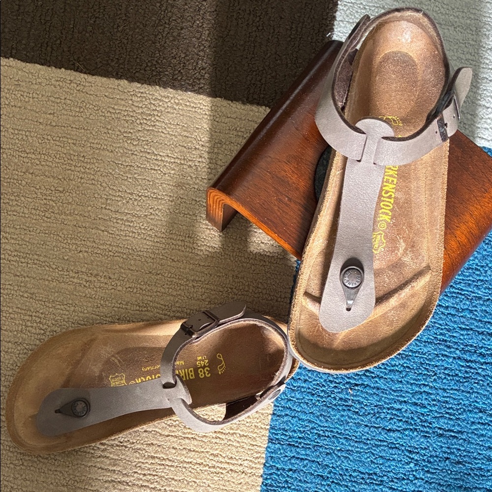 NWOT Birkenstock Tan Thong Sandals - Picture 4 of 4